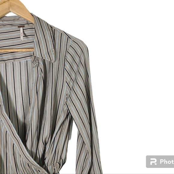 Free PEOPLE Arlo Striped Plunging Neckline Long Sleeve Wrap Blouse Size XS - Picture 9 of 16